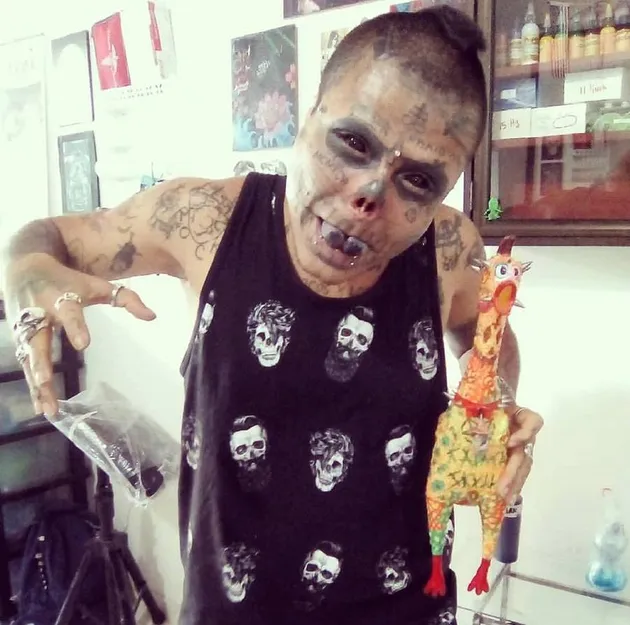 Pria Dengan Muka Tengkorak