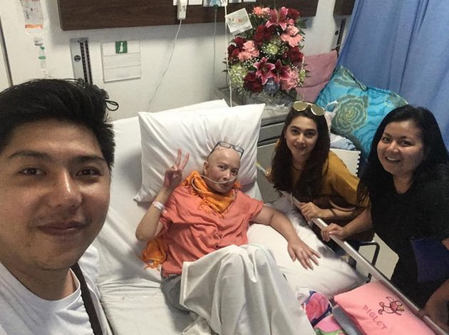 FOTO: PRIHATIN, NABILA SYAKIEB BESUK YANA ZEIN DI RUMAH FOTO: PRIHATIN, NABILA SYAKIEB BESUK YANA ZEIN DI RUMAH