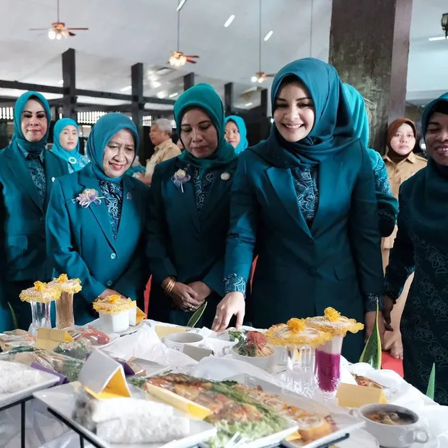 FOTO: PRISKA IDOL, KINI JADI ISTRI BUPATI GOWA BERHIJAB
