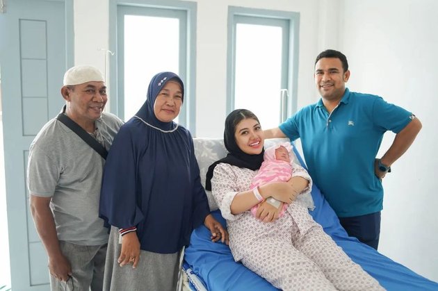 Photo Process of Icha Calista, Bella Shofie's Sister, Giving Birth to Her First Child, Pain Disappears After Seeing the Beautiful Baby
