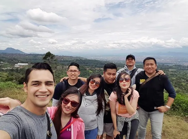 FOTO: PULANG DARI AMERIKA, ASMIRANDAH & JONAS LIBURAN KE 