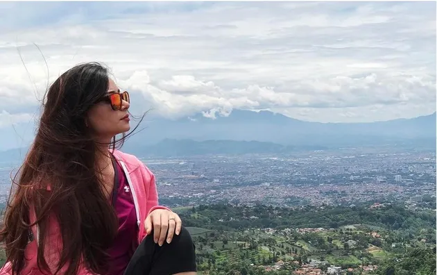 Asmirandah &amp; Jonas Liburan ke Bandung