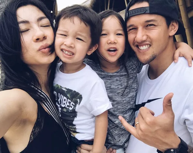 Irfan Bachdim &amp; Jennifer di Bali