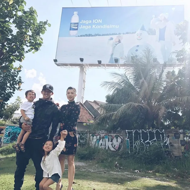 Irfan Bachdim &amp; Jennifer di Bali
