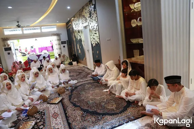 Ussy Sulsitiwaty - Andhika Pratama