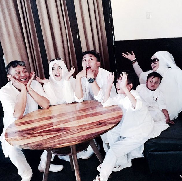 FOTO PUTRI DELINA, ANAK CEWEK SULE YANG IMUTNYA ...