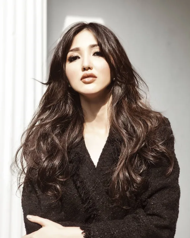 Sonia Fergina Mirip Lucinta Luna?