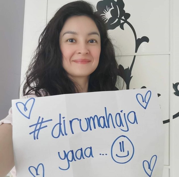 Photos of Putri Patricia who Still Looks Cute at 40, Still Single and Just Finished Quarantine