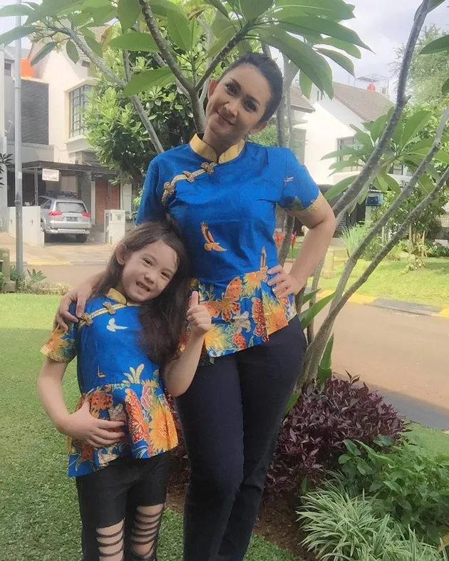 foto putrinya mikhaela cantik banget nafa urbach malah