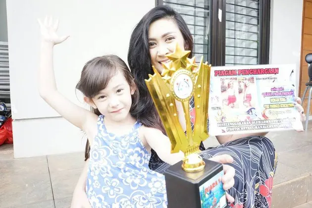 Mikhaela anak nafa urbach