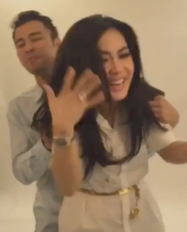 Raffi Ahmad - Syahrini 