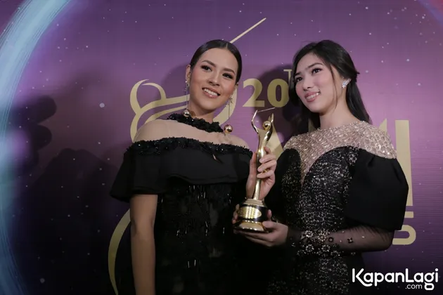 Raisa &amp; Isyana Sarasvati