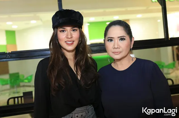 Sebuah project yang menghadirkan dua pekerja seni dengan bakat luar biasa memang membuat publik menjadi penasaran. Hal tersebut pun dirasakan oleh Raisa dan Vina Panduwinata.