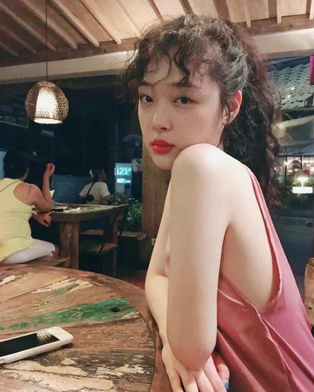 Rambut Keriting Sulli