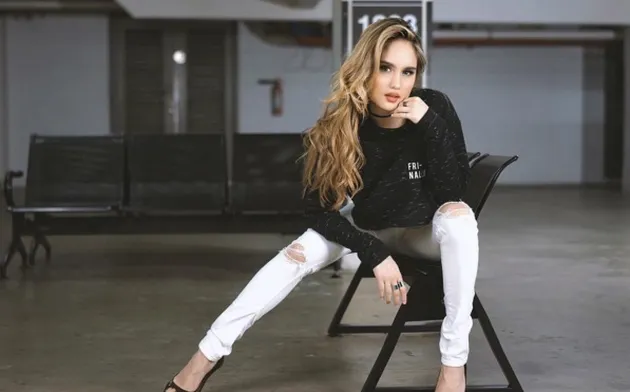 Cinta Laura