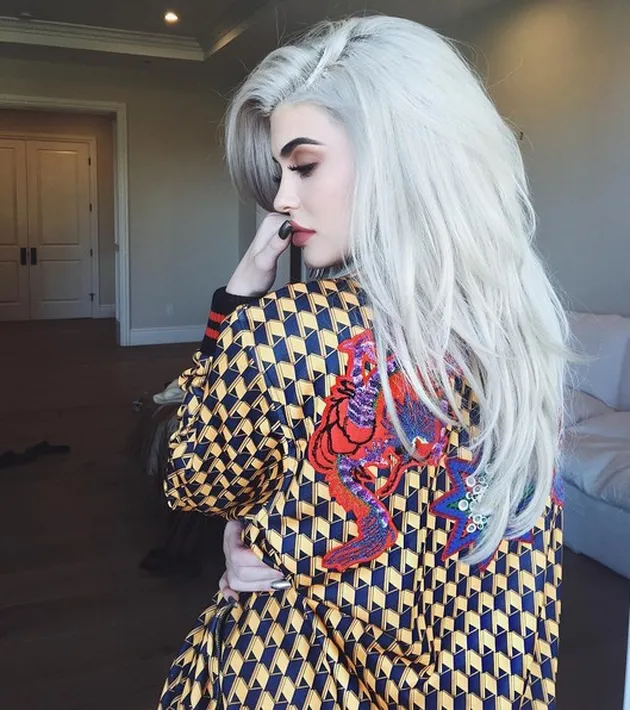 rambut rose gold Kylie Jenner
