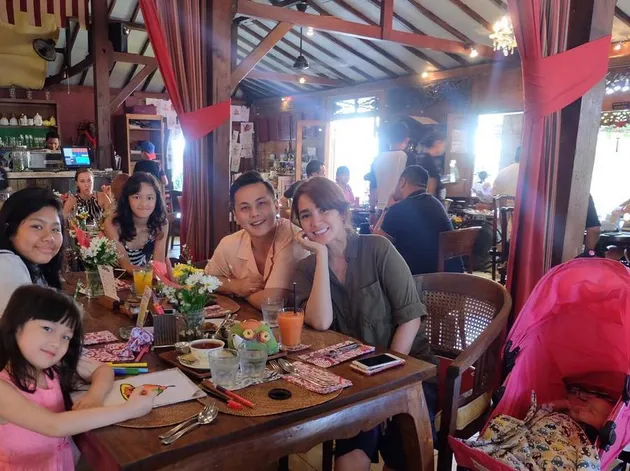 andhika pratama, ussy sulistiawaty