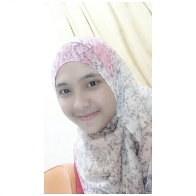 Rani Noerinsan - pembawa baki upacara penurunan bendera