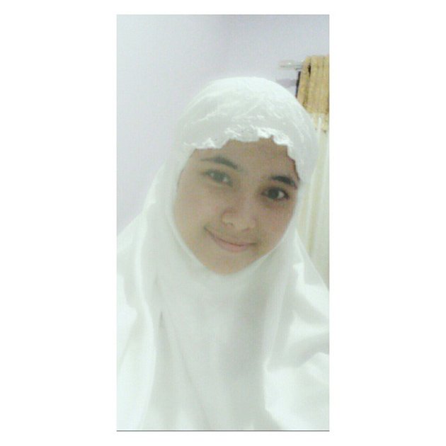 FOTO RANI NOERINSAN, JILBABER CANTIK PEMBAWA BAKI HEBOHKAN FOTO RANI NOERINSAN, JILBABER CANTIK PEMBAWA BAKI HEBOHKAN