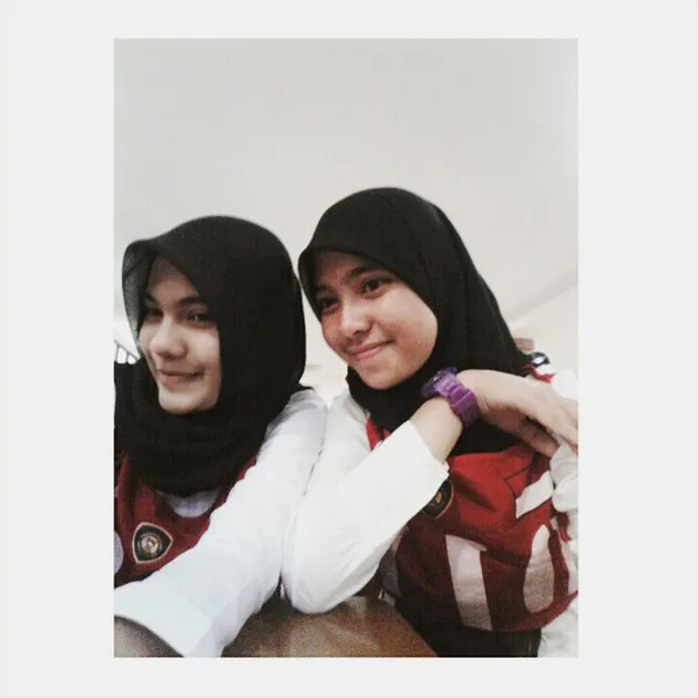 Rani Noerinsan - pembawa baki upacara penurunan bendera