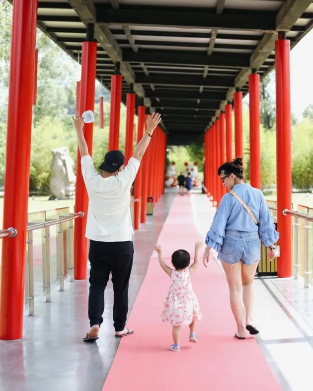 Chelsea OIivia - Glenn Alinskie