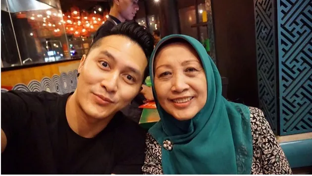 Para seleb pamerkan foto Sang Bunda