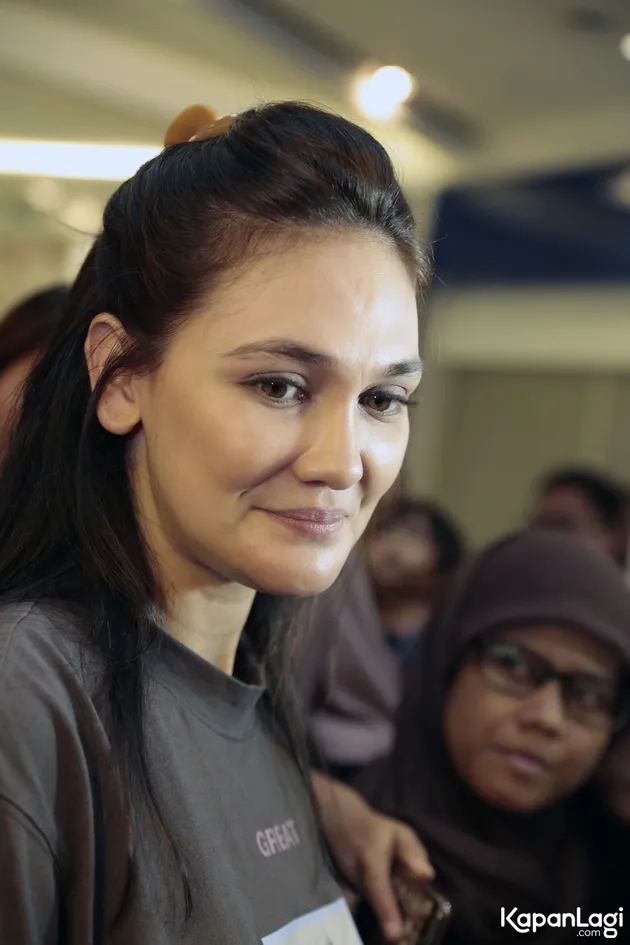 Luna Maya - Ayu Ting Ting