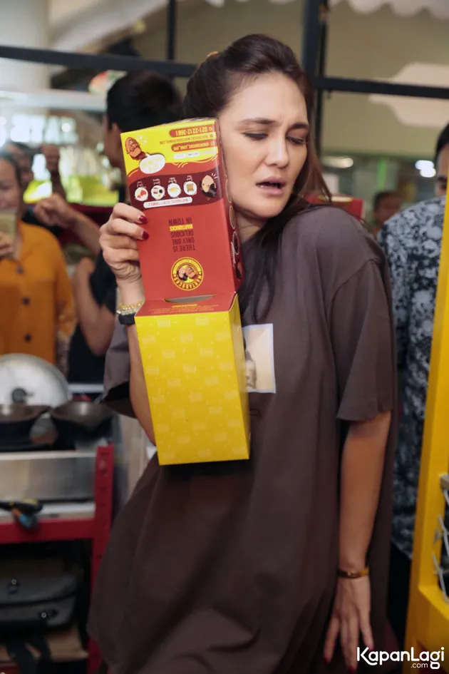 Luna Maya - Ayu Ting Ting