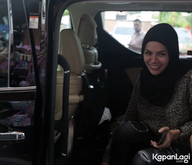 Nikita Mirzani - Dipo Latief