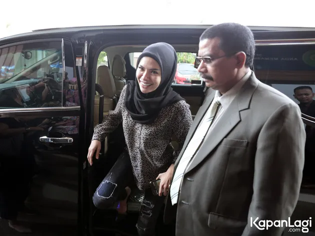 Nikita Mirzani - Dipo Latief