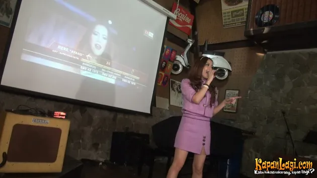 Banyak yang mengaitkan peluncuran single Ayang ini dengan masih hangatnya konflik antara dia dan Regina yang mana bisa mendongkrak ketenaran lagu ini secara tak langsung.
