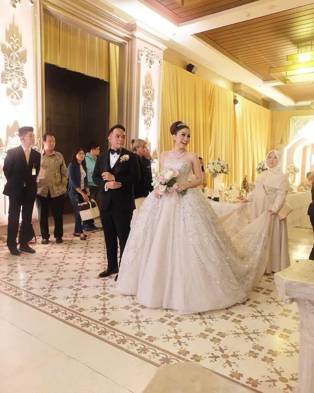 FOTO: RESEPSI MEGAH PERNIKAHAN MOMO GEISHA, BERTEMA ROYAL 