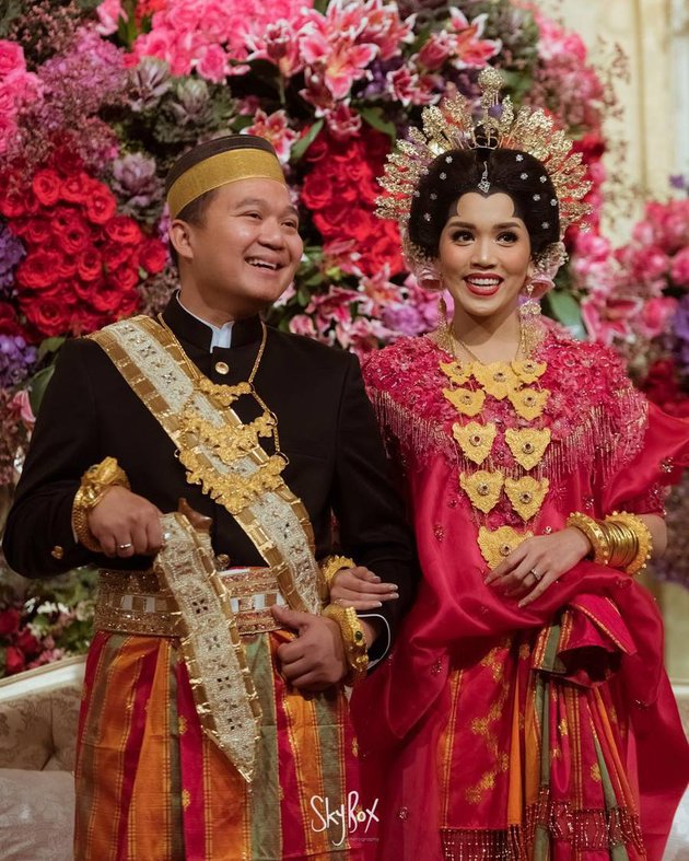 FOTO Resepsi Pernikahan Alexandra Asmasoebrata Pakai 