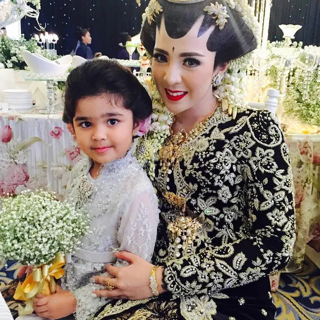 Resepsi Pernikahan Kartika Ayu - Putri Gubernur Jatim Soekarwo