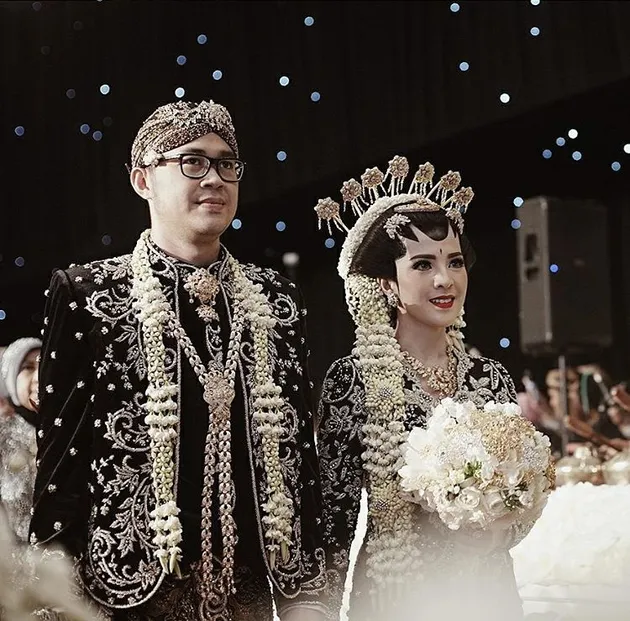 Resepsi Pernikahan Kartika Ayu - Putri Gubernur Jatim Soekarwo