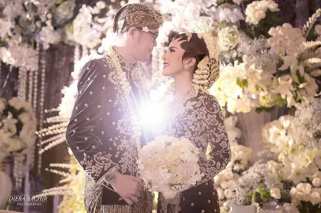 Resepsi Pernikahan Kartika Ayu - Putri Gubernur Jatim Soekarwo