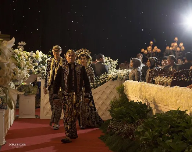 Resepsi Pernikahan Kartika Ayu - Putri Gubernur Jatim Soekarwo