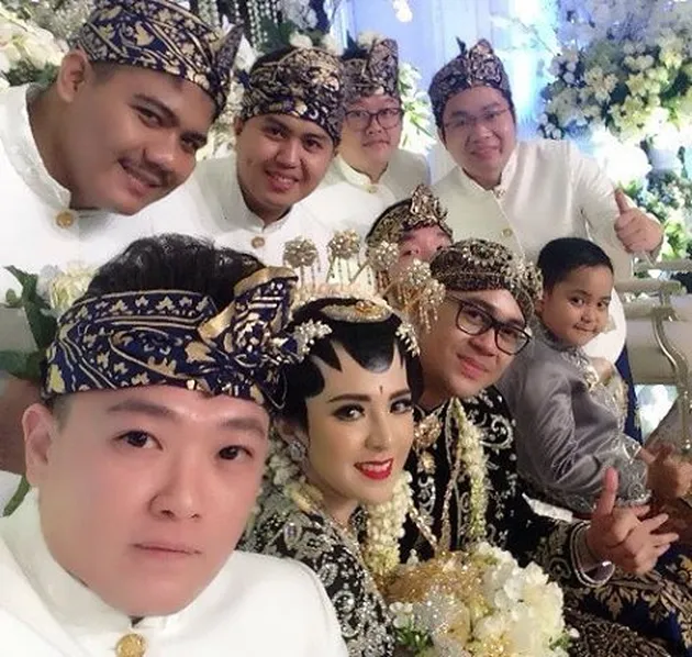 Resepsi Pernikahan Kartika Ayu - Putri Gubernur Jatim Soekarwo