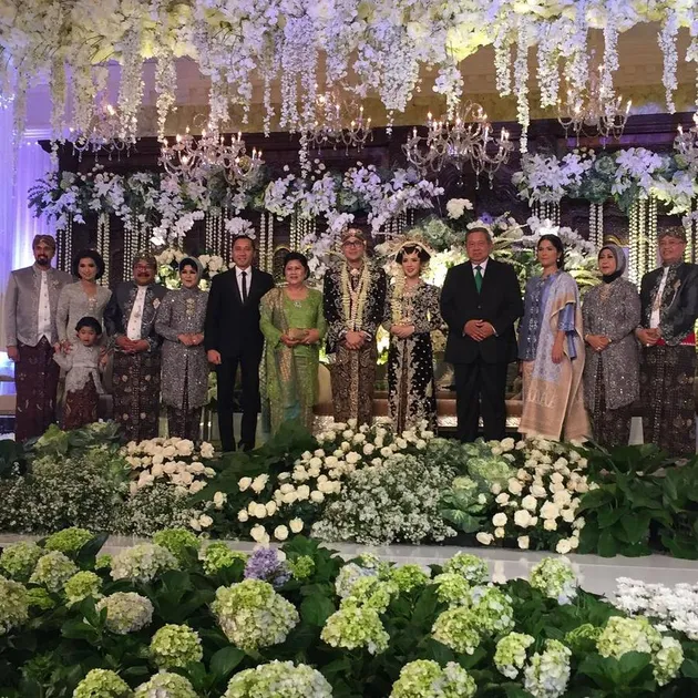 Resepsi Pernikahan Kartika Ayu - Putri Gubernur Jatim Soekarwo