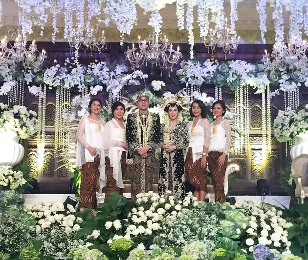 Resepsi Pernikahan Kartika Ayu - Putri Gubernur Jatim Soekarwo