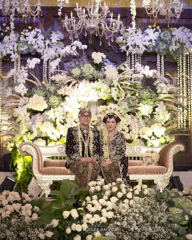 Resepsi Pernikahan Kartika Ayu - Putri Gubernur Jatim Soekarwo