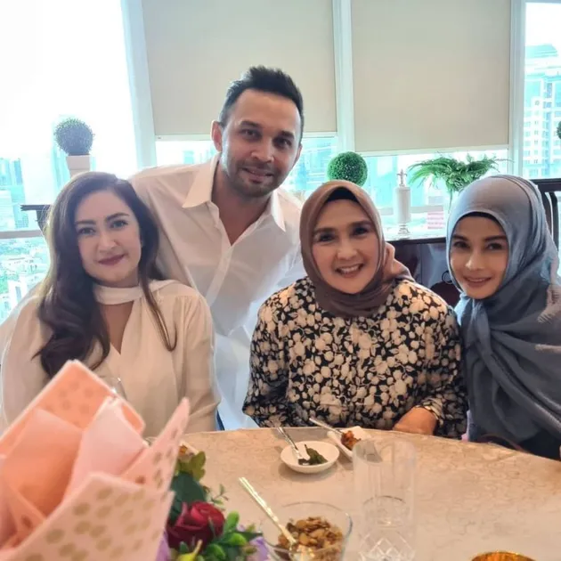 Kebersamaan Jihan Fahira dan Nafa Urbach Jadi Sorotan