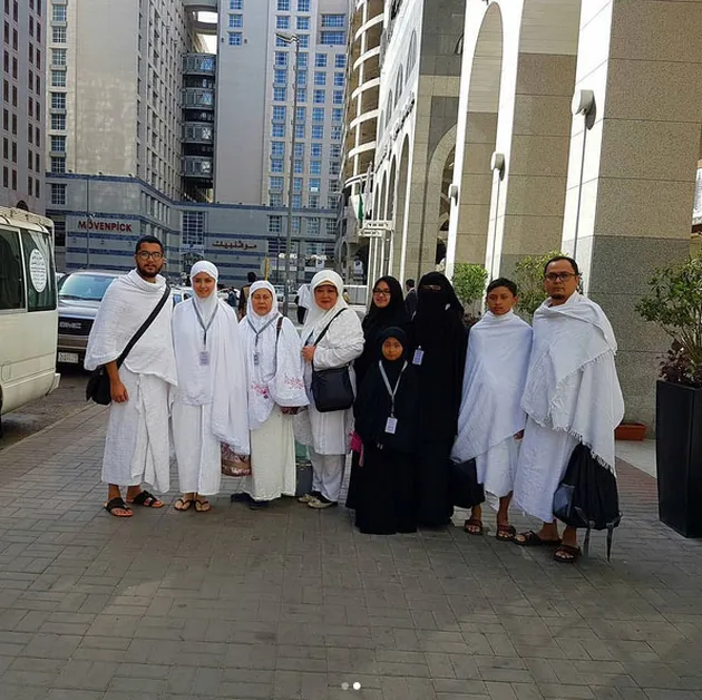 FOTO: Revalina S Temat Cantik Berhijab Usai Ibadah Umrah