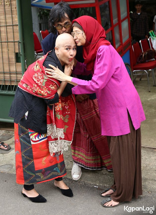 FOTO RIA IRAWAN PULANG DARI KUA PAKAI MOTOR PENGANTIN  