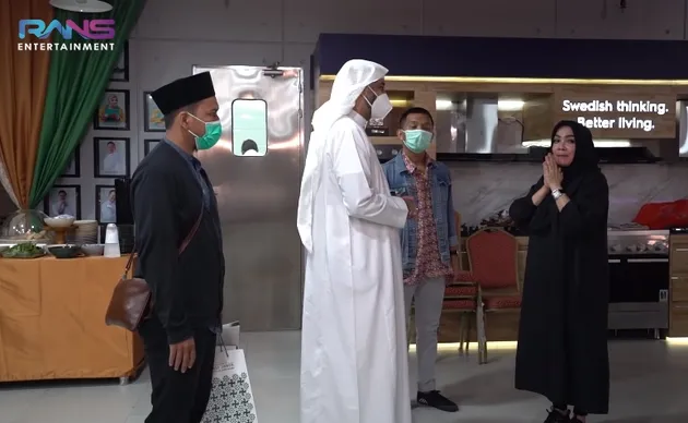rieta amilia traktir karyawan rans entertainment