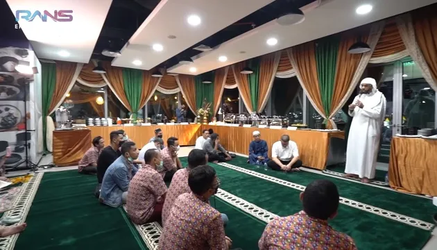 rieta amilia traktir karyawan rans entertainment