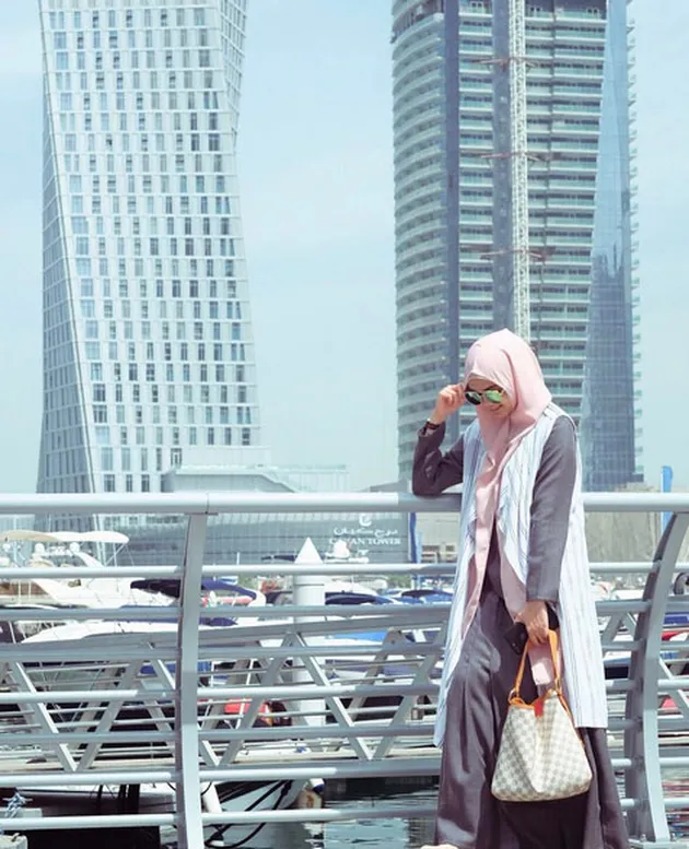 Liburan Rina Nose di Dubai