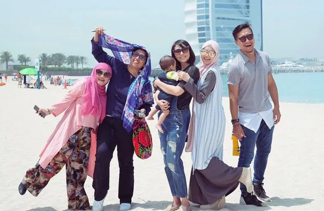 Liburan Rina Nose di Dubai
