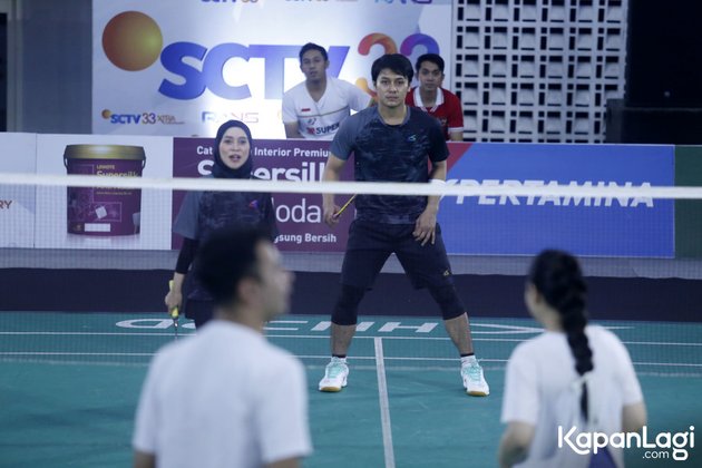 PHOTO: Rizky Billar/Lesti Kejora Easily Defeat Raffi Ahmad/Nagita Slavina in Badminton Match
