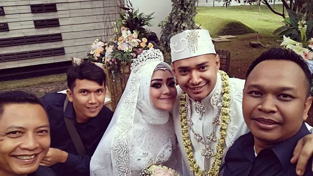 Husein Idol menikah